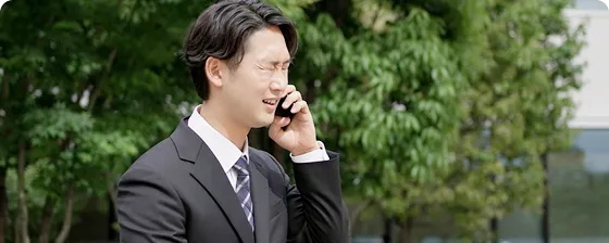 電話している男性