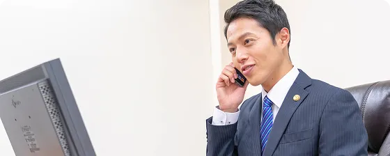 電話している男性
