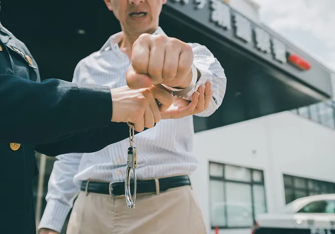 逮捕された、または警察からの連絡があった場合