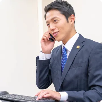 電話している男性